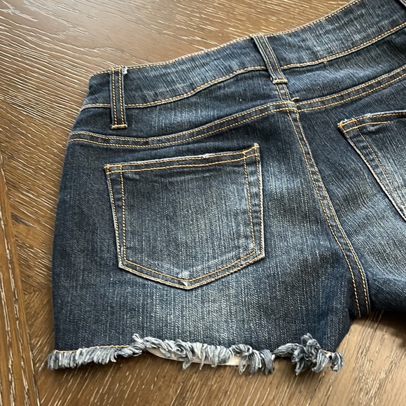 No Boundaries dark blue wash studded & pearls distressed jean shorts juniors - Picture 10 of 17